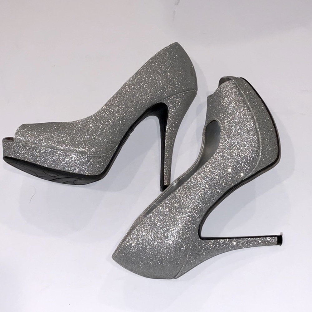 Fiona Night women's silver glitter high heel pumps size 5